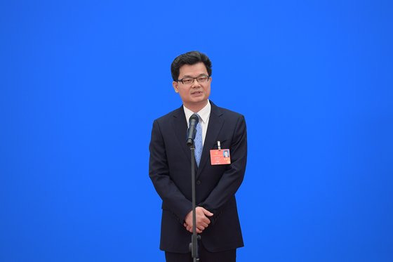 지난 5월 중국 베이징에서 열린 제13차 전국인민대표대회 개막회의에 앞서 샤오 성팡 부대표가 민법전 초안에 대한 취재진 질문에 답하고 있다. [신화통신=연합뉴스]