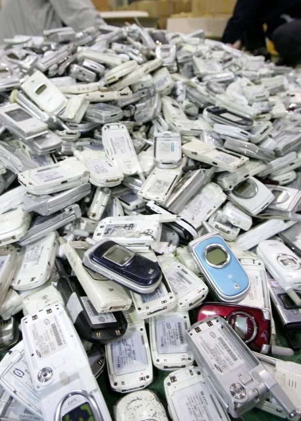 011과 017 등으로 시작하는 SK텔레콤의 2G 이동통신 내년 6월 말 서비스가 종료된다. 사진=연합뉴스