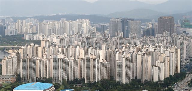 19일 서울 송파구 아파트 단지 모습. 뉴스1