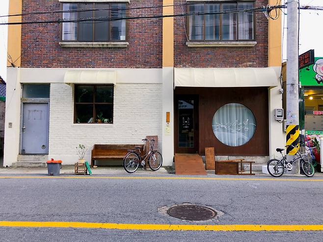 목포에 남은 청년들은 하나 둘 그들만의 공간을 만들기 시작했다. 최소한끼