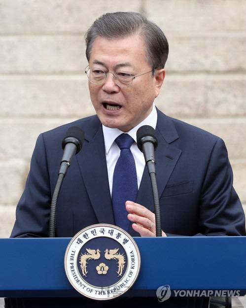 지난 3월1일 종로구 배화여고에서 문재인 대통령이 3·1절 기념사를 하고 있다. 문 대통령은 이 자리에서 “안으로는 당면한 ‘코로나19’를 극복하고 밖으로는 ‘한반도 평화와 공동 번영’을 이뤄 흔들리지 않는 대한민국을 만들어낼 것이고 그것이 진정한 독립”이라며 “남북은 2년 전 일궈낸 ‘9·19 군사합의’를 준수하며 다양한 분야의 협력으로 넓혀나갈 때 한반도의 평화도 굳건해질 수 있을 것”이라고 강조했다. 하지만 불과 3개월 만에 그 군사합의는 유명무실해질 위기에 처했다. /연합뉴스