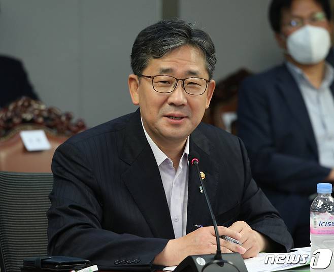 박양우 문화체육관광부 장관이 지난 18일 오전 서울 여의도 국회 의원회관에서 열린 문화체육관광위원회 업무 간담회에서 인사말을 하고 있다. 2020.6.18/뉴스1 © News1 신웅수 기자