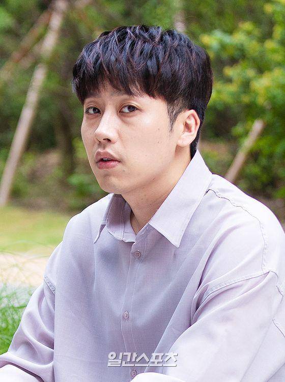 가수 오왠이 18일 오후 서울 상암동 JTBC빌딩에서 진행되는 일간스포츠와의 인터뷰전 포토타임 행사를 갖고있다.