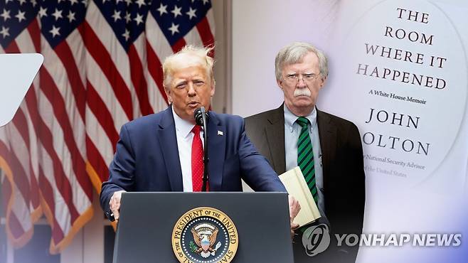 볼턴 회고록, 어디까지 진실일까…트럼프 "다 거짓말" (CG) [연합뉴스TV 제공]