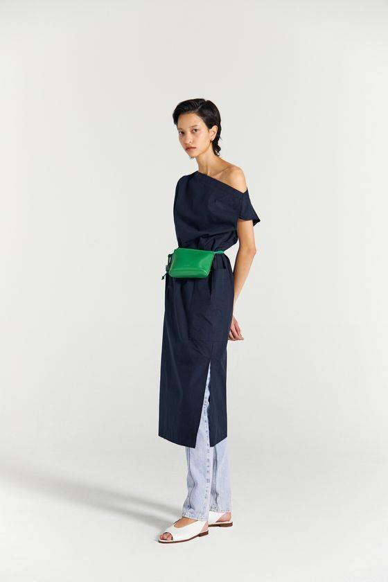 작은 가방을 선택할 때는 컬러 선정에 보다 과감해져도 좋다. 사진 아카이브 앱크