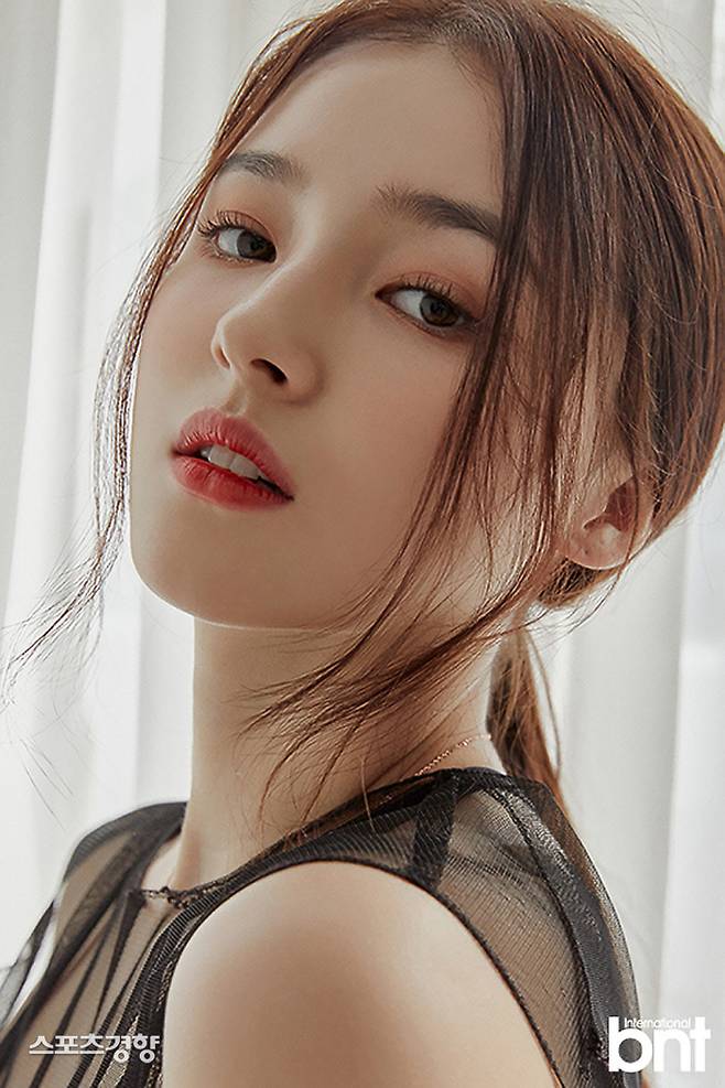 모모랜드 멤버 낸시가 자신의 몸매를 언급하는 팬을 향해 생각을 밝힌 것과 관련해 온라인상에서 논쟁이 붙었다. bnt 제공