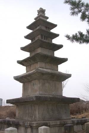 원래 개성시 판문군에 있었던 불일사 5층탑. 사진=윤명철 동국대 명예교수·우즈베키스탄 국립 사마르칸트대 교수