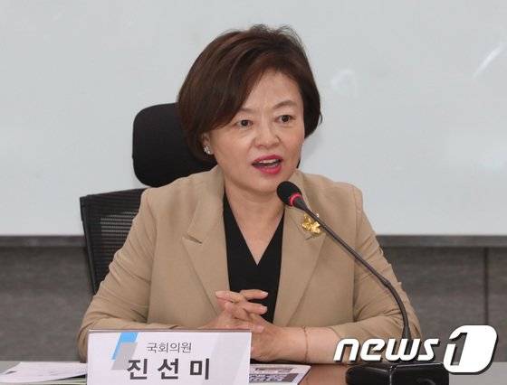 진선미 더불어민주당 의원(서울 강동갑)이 21대 국회 전반기 국토교통위원장으로 선출됐다. /사진=뉴스1