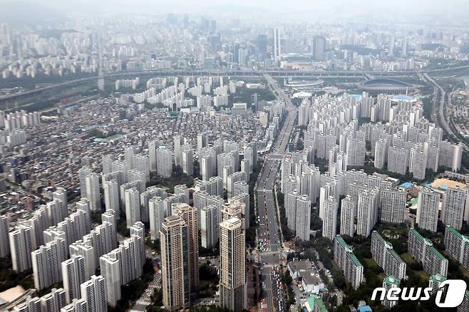 토지거래허가구역으로 지정된 서울 송파구 잠실과 강남구 삼성동, 대치동 일대 모습.© News1 이광호 기자