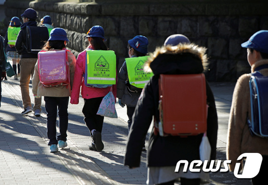 등교 중인 일본 초등학교 학생들(기사 내용과는 무관함). © 로이터=뉴스1