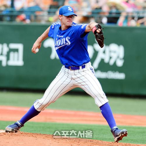 니퍼트 공포증에 시달렸던 삼성은 비슷한 높이를 가진 밴덴헐크를 영입했다. 밴델헐크 역시 니퍼트와 비슷한 하체 움직임을 보이고 있다. (스포츠서울 DB)