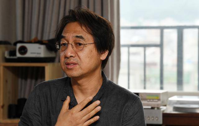 투병하던 아버지의 마지막 두 달을 카메라에 담으면서 느낀 감정, 그리고 마음의 변화를 그는 이후 사진 치유 프로그램으로 구현했다. 홍인기 기자