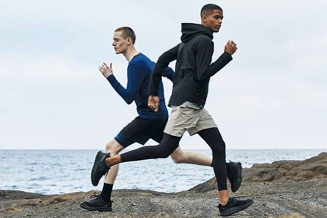 안다르가 지난 5월 출시한 남성 전용 레깅스. 레깅스 앞부분에 입체 패턴을 적용해 착용했을 때 민망함을 줄였다. /안다르