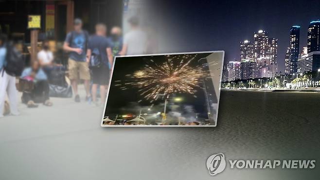 외국인들, 해운대 번화가에서 '위험천만' 폭죽놀이 (CG) [연합뉴스TV 제공]