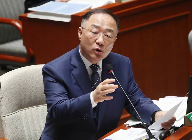 정부 고위공직자의 상당수가 여전히 다주택자인 것으로 나타났다. 사진은 홍남기 경제부총리 겸 기회재정부 장관. /사진=뉴시스 김진아 기자