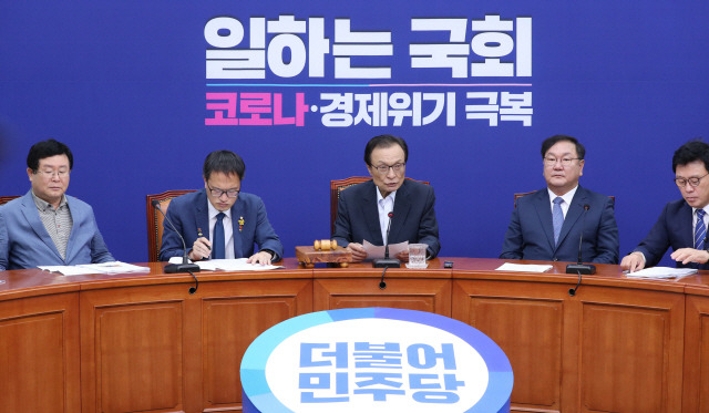 최고위원회의 발언하는 민주당 이해찬 대표/연합뉴스