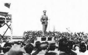 국민혁명군 총사령관 취임식에서 북벌을 공식 발표하는 장제스.