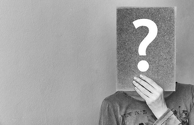 "왜 그 똑똑한 사람들이 실패한 정책을 또 반복할까요? 이해가 안 되네요."