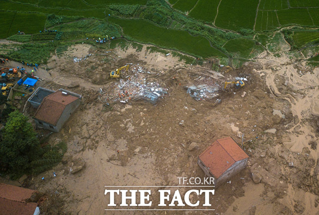산사태로 인해 폐허가 된 후베이성의 한 마을