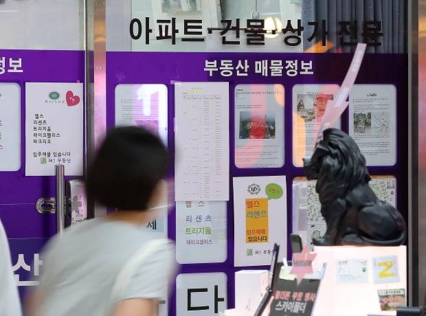 정부가 부동산 세제 강화에 따라 다주택자들이 배우자나 자녀에게 증여하는 '우회로'를 택할 가능성에 대한 대책을 마련한다. 사진=뉴스1