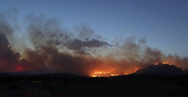 지난 1월31일 호주 산불이 확산하고 있는 모습. 호주에서 지난해 9월 발생한 대형 산불은 6개월 간 지속됐다. AP연합뉴스