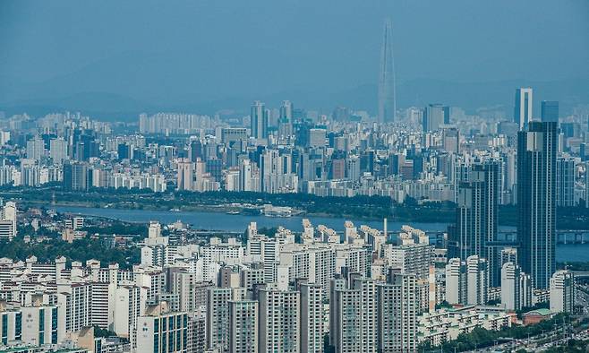 서울 영등포구 63스퀘어 전망대에서 바라본 서울 시내 아파트. /사진제공=뉴스1
