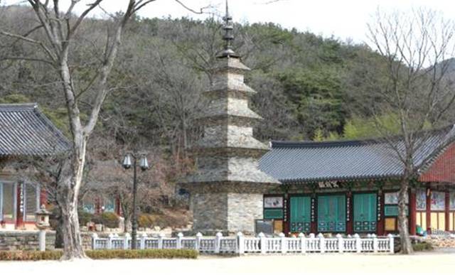 ▲송림사 오층전탑(보물 제189호)은 현존하는 몇 기 안 되는 전탑 중 가장 규모가 큰 데다 균형 잡힌 세련미를 갖춘 빼어난 전탑이다.ⓒ칠곡군