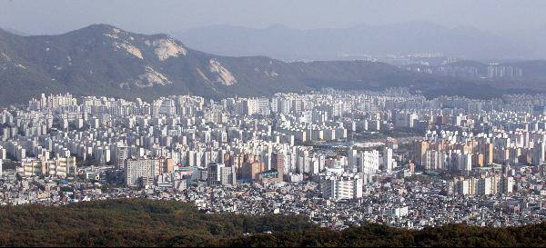 서울 북한산에서 바라본 노원구 전경. /조선일보DB