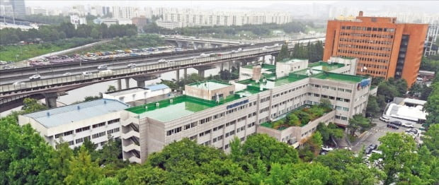 글로벌비즈니스센터(GBC)가 건립되는 강남구 삼성동에서 개발이 검토되고 있는 서울의료원 강남분원.  김범준 기자 bjk07@hankyung.com