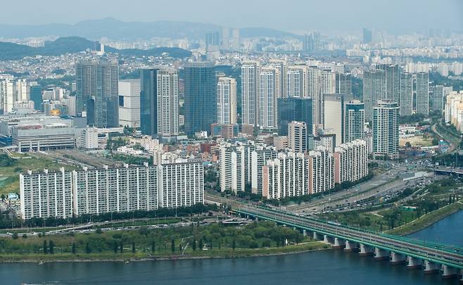 서울 영등포구 63스퀘어 전망대에서 바라본 서울 시내 아파트 단지 전경. /사진제공=뉴스1