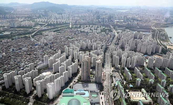 서울 롯데월드타워 서울스카이에서 바라본 송파구 아파트 단지 모습. [연합뉴스 자료사진]