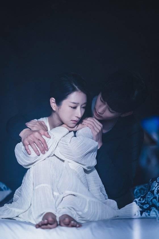 겉모습은 누구보다 강인해 보이지만 속은 상처로 가득하다. 이를 품어주는 문강태(김수현). [사진 tvN]