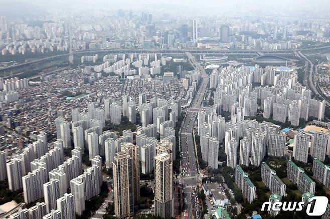 서울 송파구 잠실과 강남구 삼성동, 대치동 일대 모습. 2020.6.23/뉴스1 © News1 이광호 기자