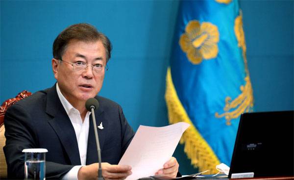 문재인 대통령이 20일 오후 청와대 여민관에서 열린 수석·보좌관회의에서 모두발언을 하고 있다. 이날 문 대통령은 서울시내 그린벨트를 보존하겠다고 말했다.  [이충우 기자]