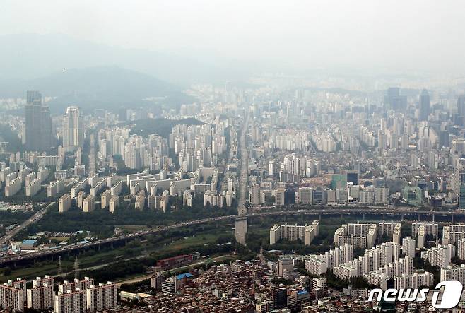 서울 강남구 삼성동(오른쪽)과 대치동 일대 모습. 2020.6.23/뉴스1 © News1 이광호 기자