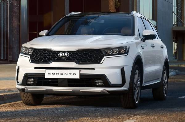 기아차 신형 쏘렌토(MQ4)가 출시 4개월 만에 네 번의 무상수리를 진행하고도 지속적인 결함 및 품질문제가 발생하고 있다.