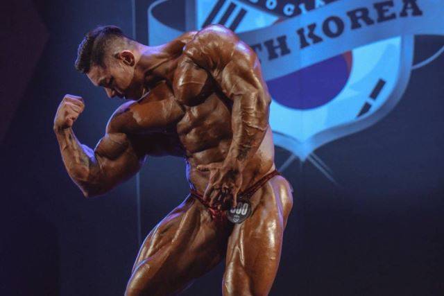 PCA 시합에서 포징 중인 윤종묵 선수. 윤종묵 선수 제공