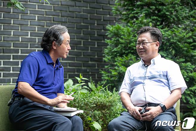 존리 메리츠자산운용 대표가 22일 뉴스1과 인터뷰하고 있다. 2020.7.22/뉴스1 © News1 이승배 기자