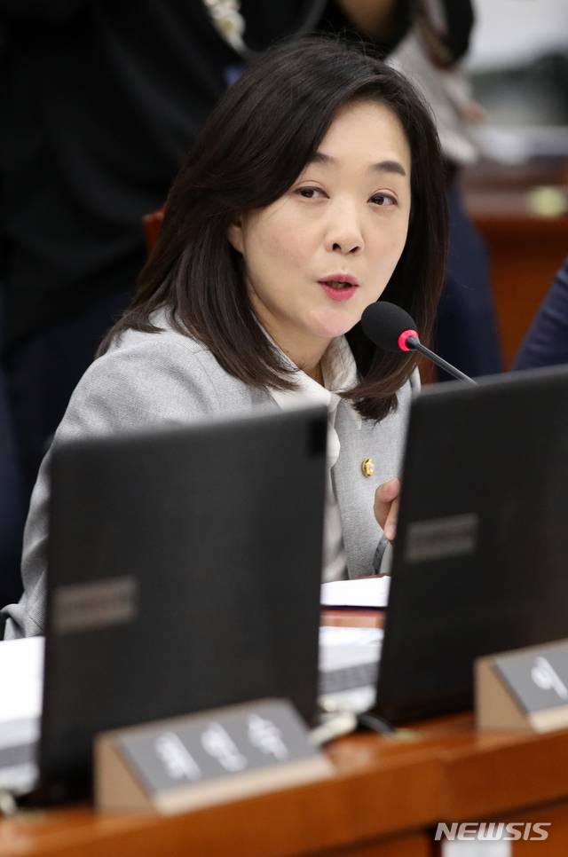 [서울=뉴시스]김선웅 기자 = 최혜영 더불어민주당 의원이 17일 서울 여의도 국회에서 미래통합당 의원들이 불참한 가운데 열린 보건복지위원회 제1차 전체회의에서 발언하고 있다. 2020.06.17. mangusta@newsis.com