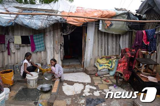 인도 빈민가/사진=(AFP=뉴스1)