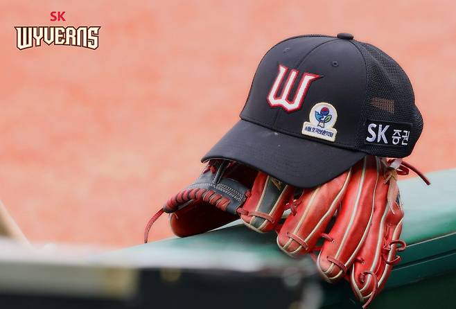 ▲ 2군에서 불미스러운 사건으로 선수 6명과 구단이 모두 징계를 받은 SK ⓒSK와이번스
