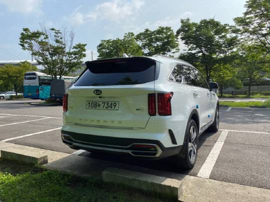 쏘렌토 하이브리드 후면.



장우진 기자