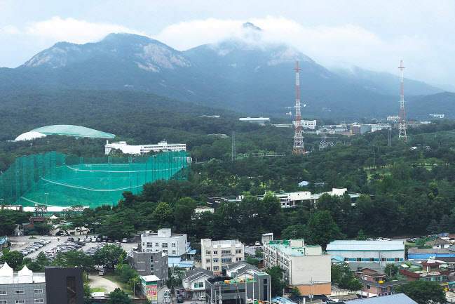 정부가 택지 개발을 논의 중인 노원구 태릉골프장과 인근 지역의 모습. [연합]