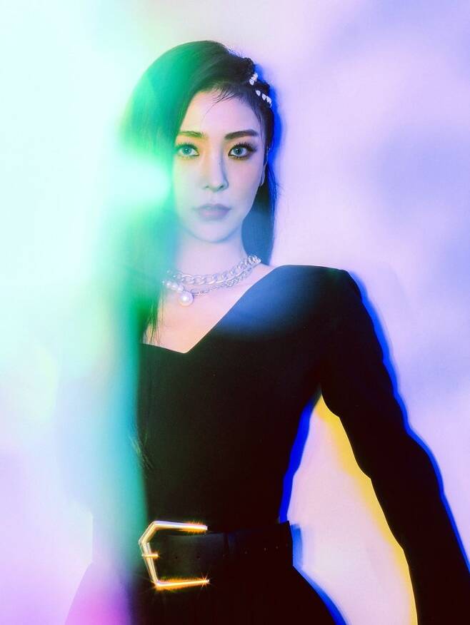 허찬미는 솔로 데뷔 싱글에 자작곡 '아임 파인 땡스'를 수록했다. (사진=퍼스트원엔터테인먼트 제공)