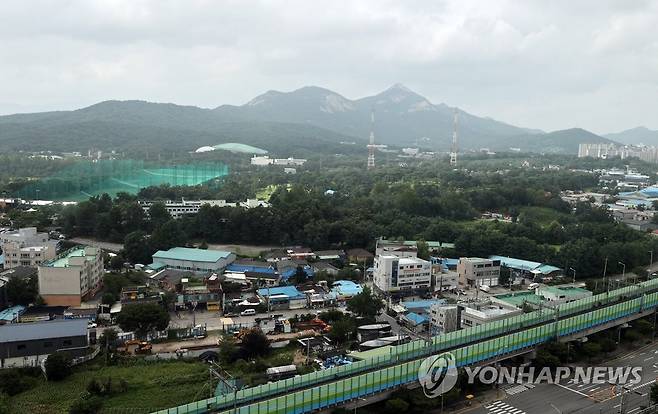 정부, 태릉골프장 택지개발 (서울=연합뉴스) 윤동진 기자 = 정부와 서울시가 공공 재건축 등 주택공급 확대 방안을 발표한 4일 신규택지 중 가장 큰 부지인 서울 노원구 태릉골프장의 모습. 2020.8.4 mon@yna.co.kr