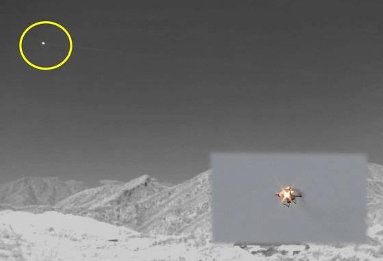 국방과학연구소는 비행하는 드론을 레이저로 요격라는데 성공해 관련 기술 개발을 입증했다. 레이저 요격기술은 로켓이나 미사일 등 다양한 대공방어 기술로 확대될 수 있다. [영상캡처=국방과학연구소]