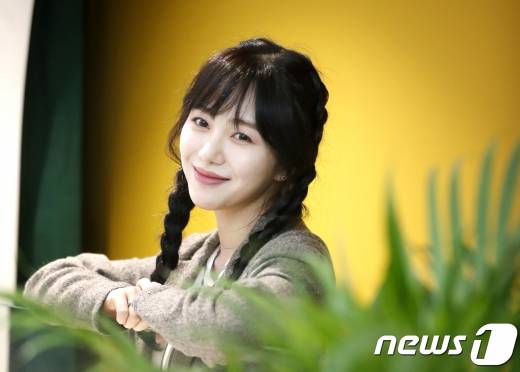 그룹 AOA 출신 배우 권민아(27)가 병원에서 퇴원해 어머니의 곁에서 안정을 취하고 있는 것으로 알려졌다. /사진=뉴스1