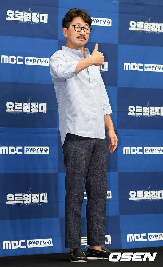 [OSEN=조은정 기자]김승진 선장이 포즈를 취하고 있다. /cej@osen.co.kr