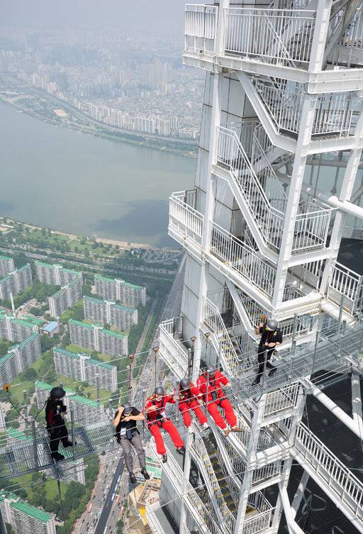 롯데월드타워 스카이브릿지 롯데월드 제공