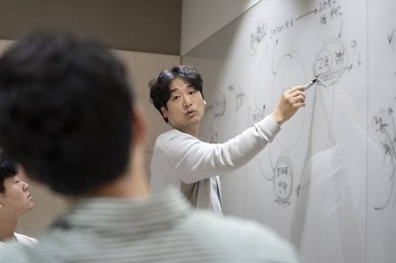 홍승일 힐링페이퍼 대표는 "헬스케어 시장은 디지털 혁신이 거의 일어나지 않아 비즈니스 기회가 많다"면서도 "비즈니스 모델이 확실해야 살아남을 수 있다"고 강조했다. [사진 힐링페이퍼]